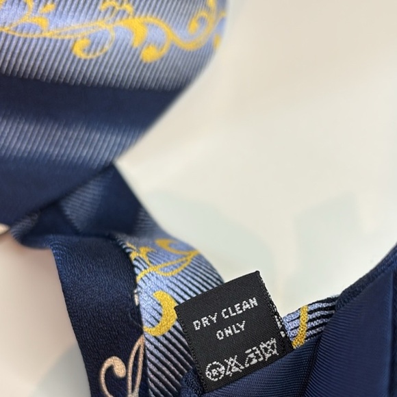 Balenciaga Paris Pour Homme Men’s OS 100% Silk Necktie Tie Made in Italy EUC! - Picture 7 of 7